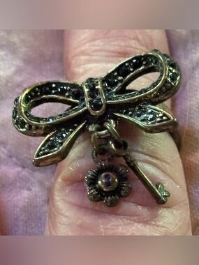 Disney Minnie Mouse Bow Black Rhinestone Metal Ring w/Dangle Charms Sz 6 *RARE**